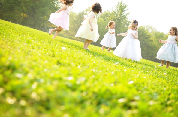 LITTLE GIRLS DANCING